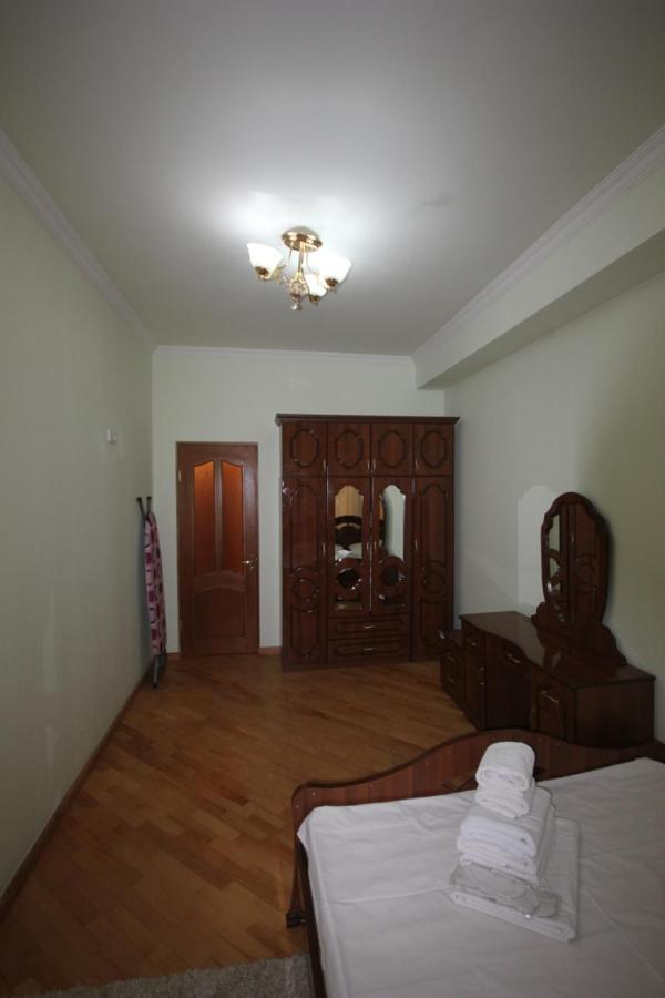 Rent Inn Yerevan On North Avenue Buitenkant foto