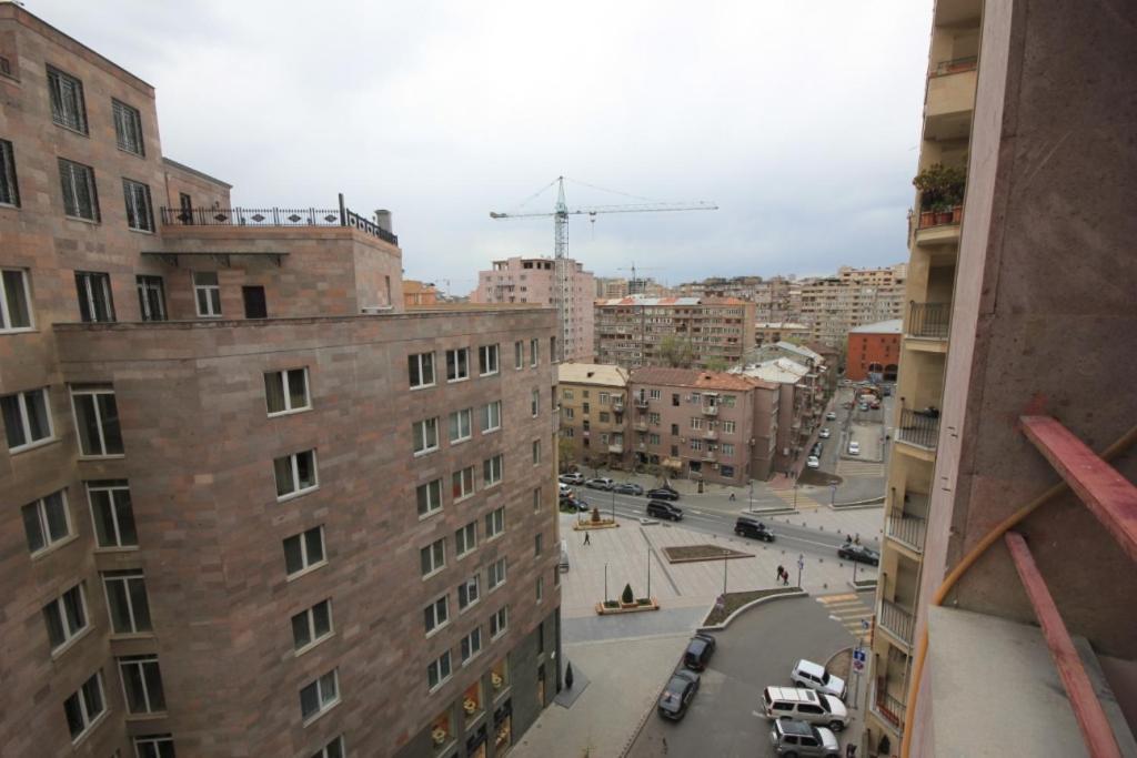 Rent Inn Yerevan On North Avenue Buitenkant foto