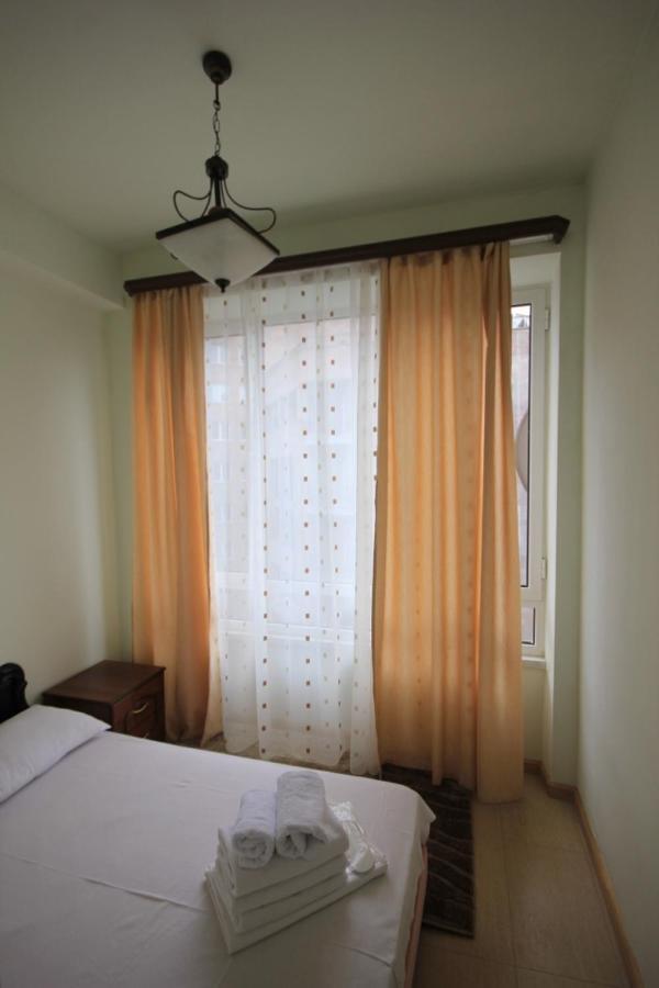 Rent Inn Yerevan On North Avenue Buitenkant foto
