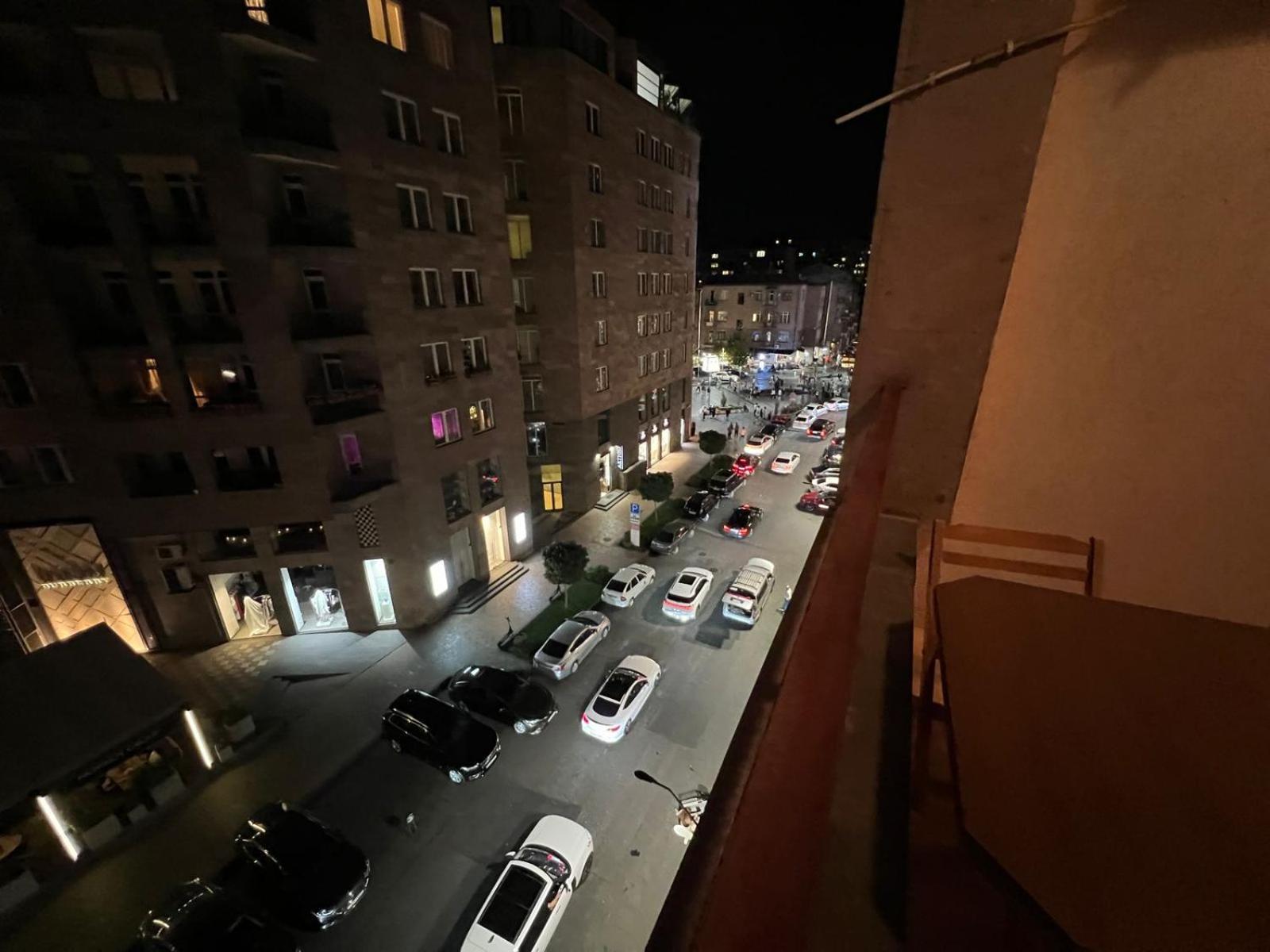Rent Inn Yerevan On North Avenue Buitenkant foto