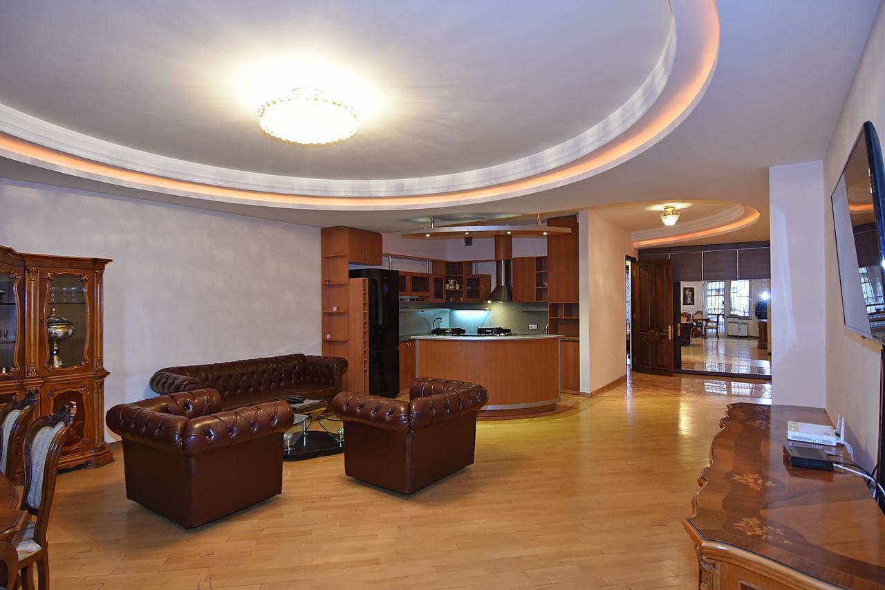 Rent Inn Yerevan On North Avenue Buitenkant foto