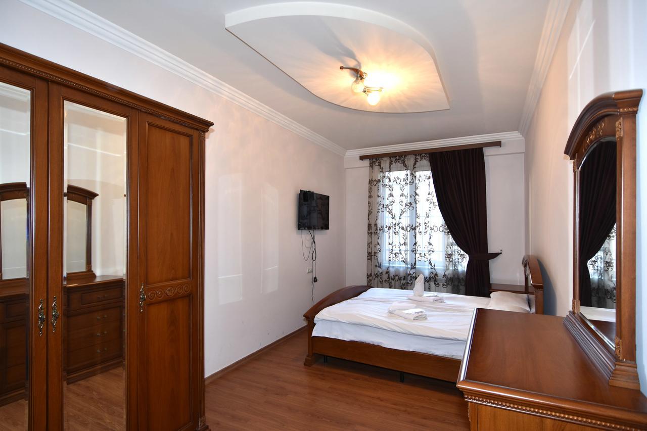 Rent Inn Yerevan On North Avenue Buitenkant foto
