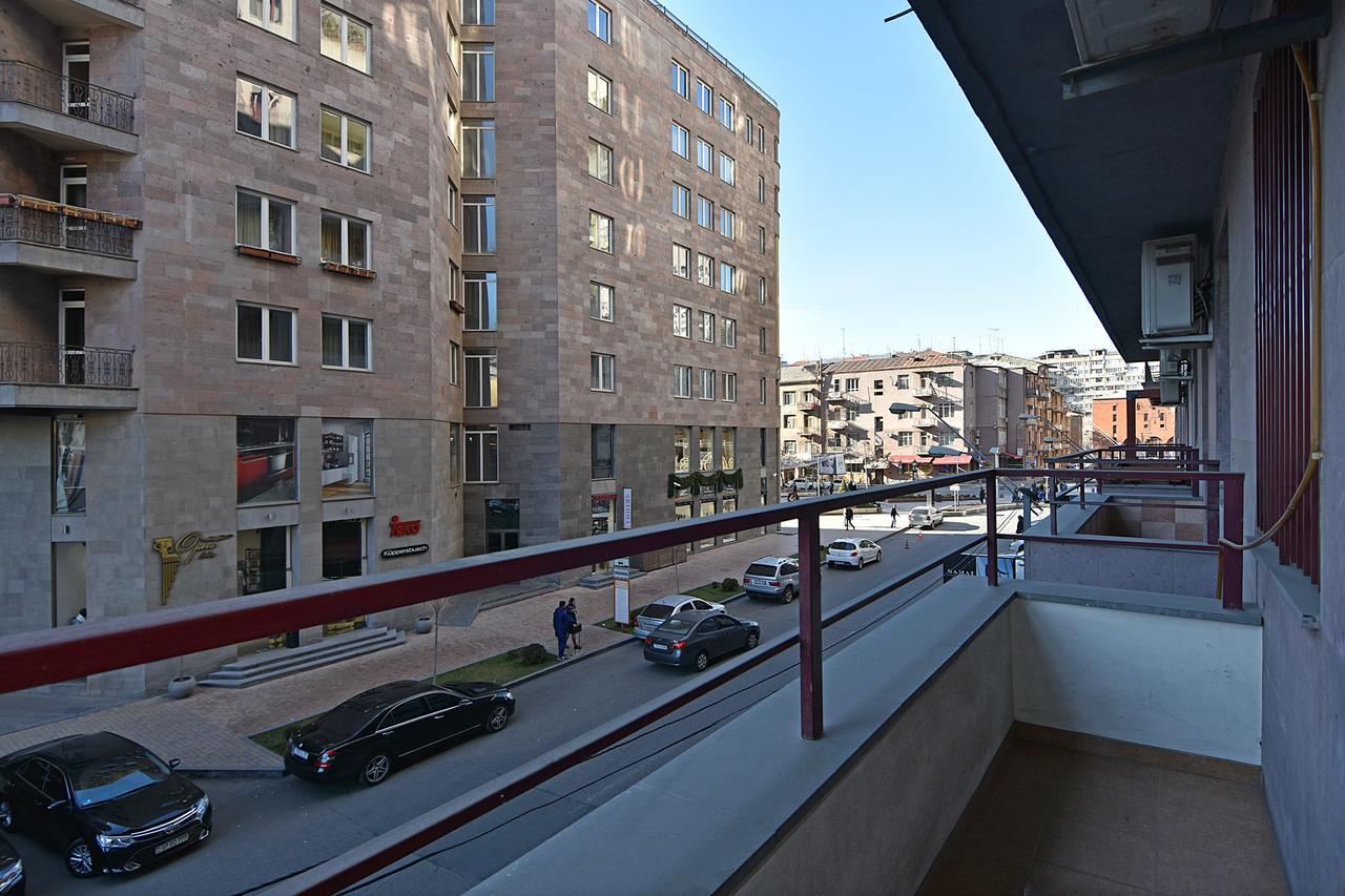 Rent Inn Yerevan On North Avenue Buitenkant foto