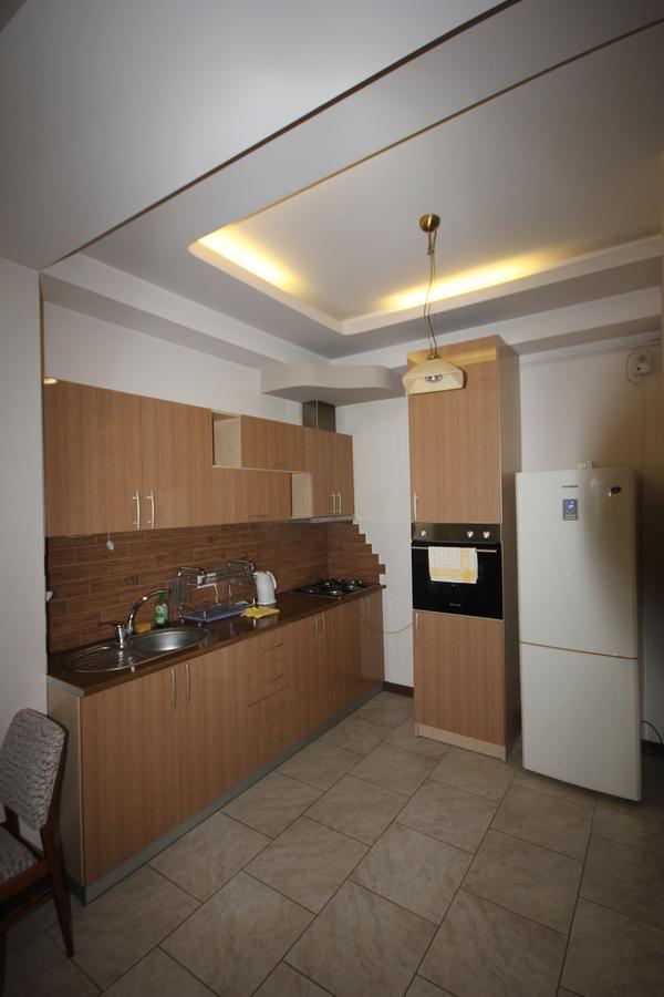 Rent Inn Yerevan On North Avenue Buitenkant foto