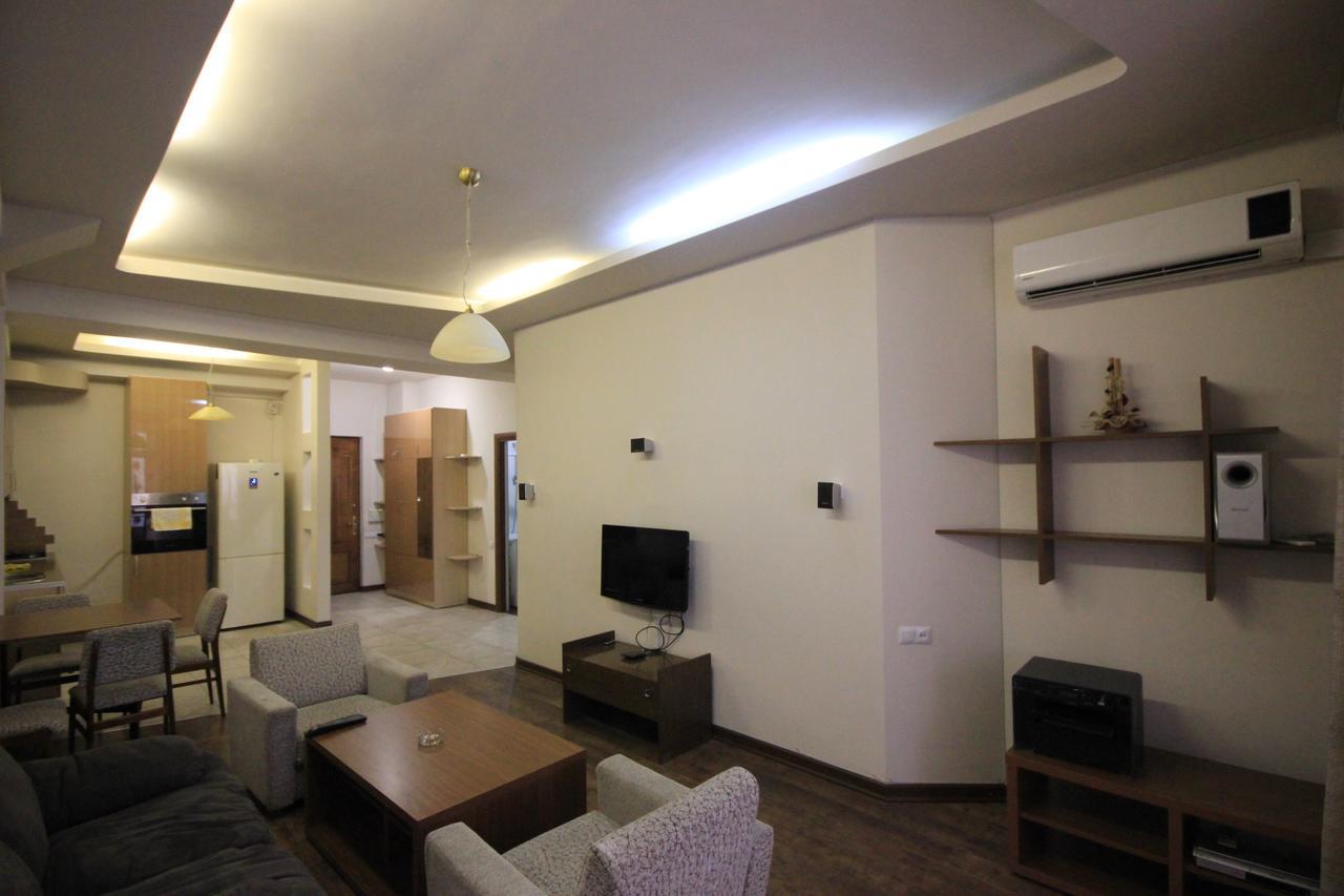 Rent Inn Yerevan On North Avenue Buitenkant foto