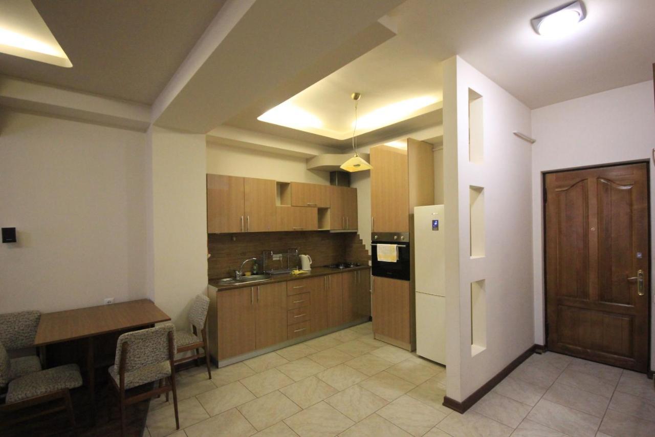 Rent Inn Yerevan On North Avenue Buitenkant foto
