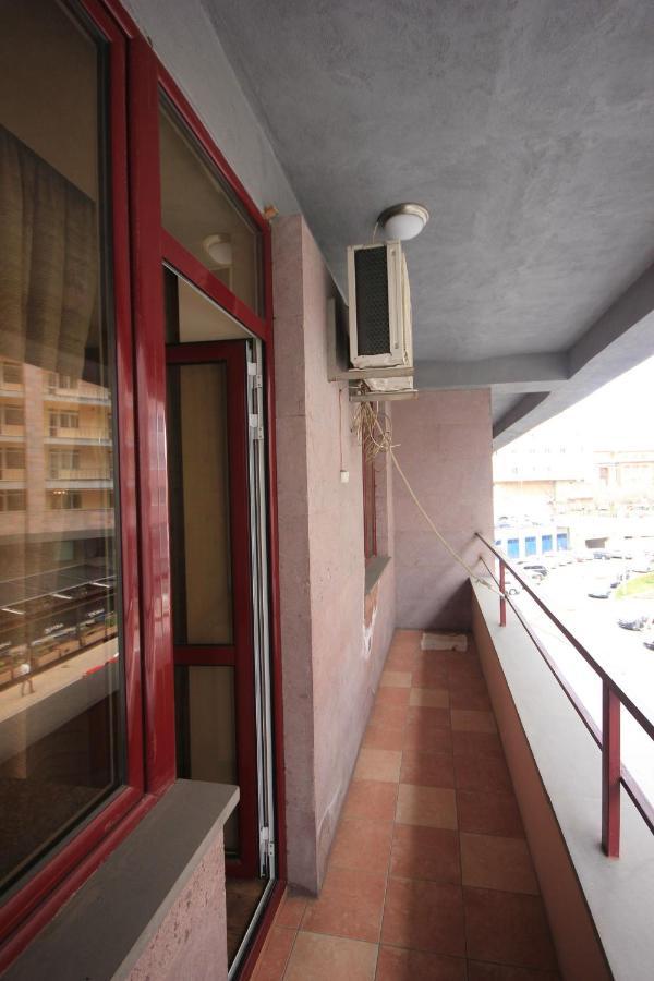 Rent Inn Yerevan On North Avenue Buitenkant foto