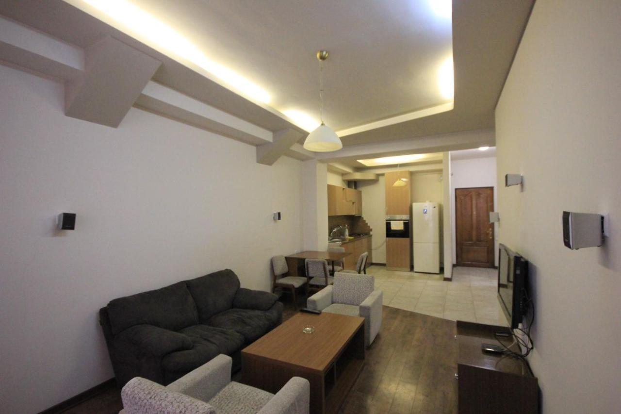 Rent Inn Yerevan On North Avenue Buitenkant foto