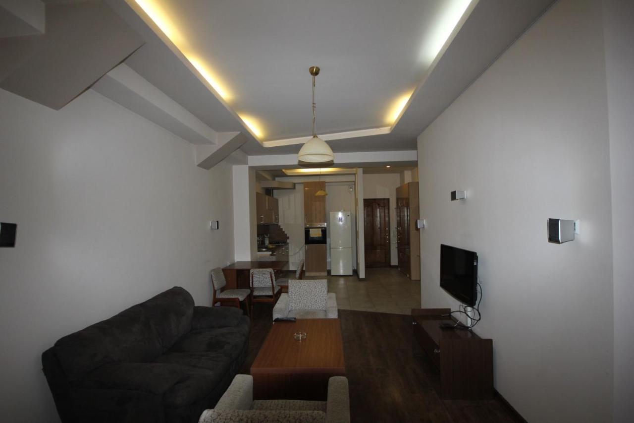 Rent Inn Yerevan On North Avenue Buitenkant foto
